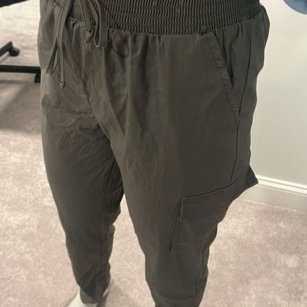 Lightweight cargo pants